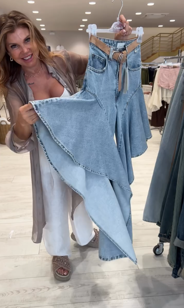 Women's Chic Ruffled Faded Jeans