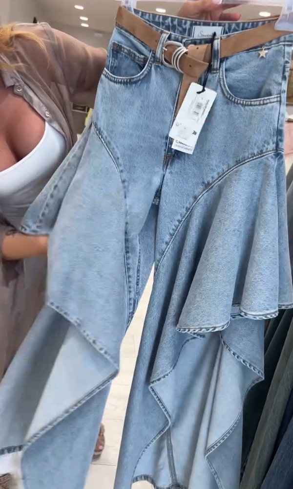 Women's Chic Ruffled Faded Jeans