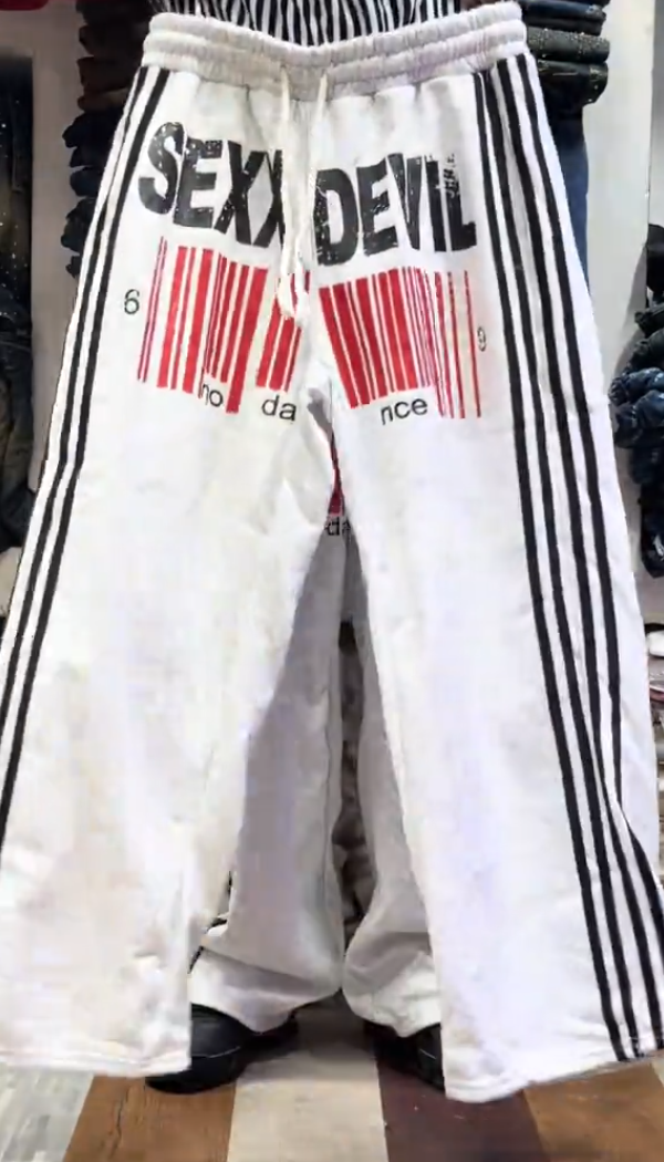 Trendy 4-Stripe Embroidered Sweatpants