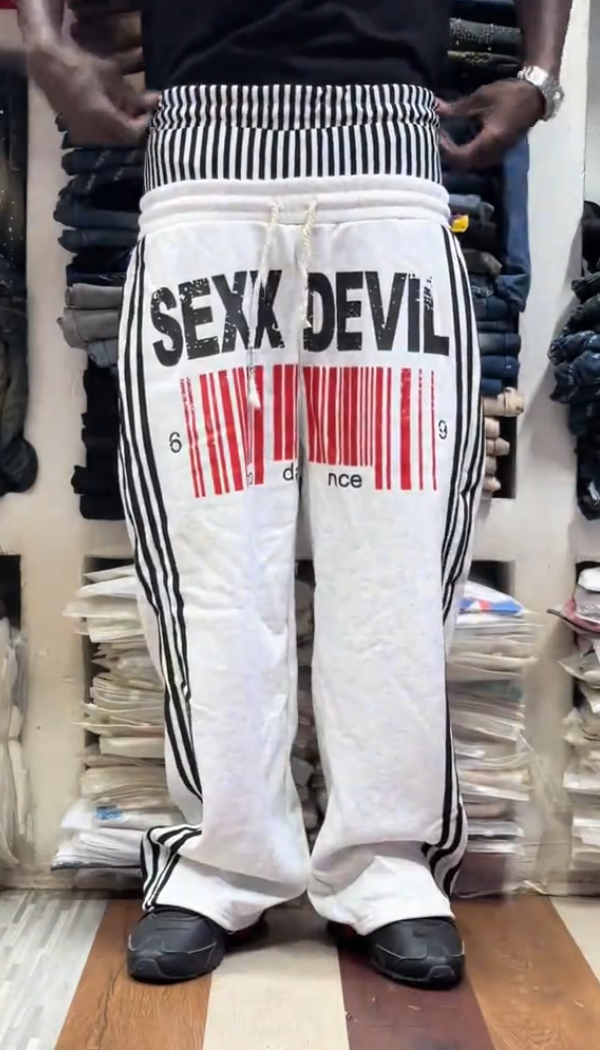 Trendy 4-Stripe Embroidered Sweatpants