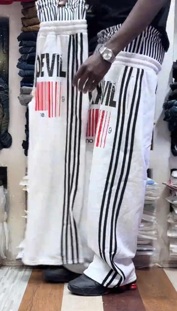 Trendy 4-Stripe Embroidered Sweatpants